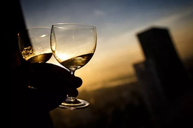 敬2020一杯酒,愿世间一切安好.