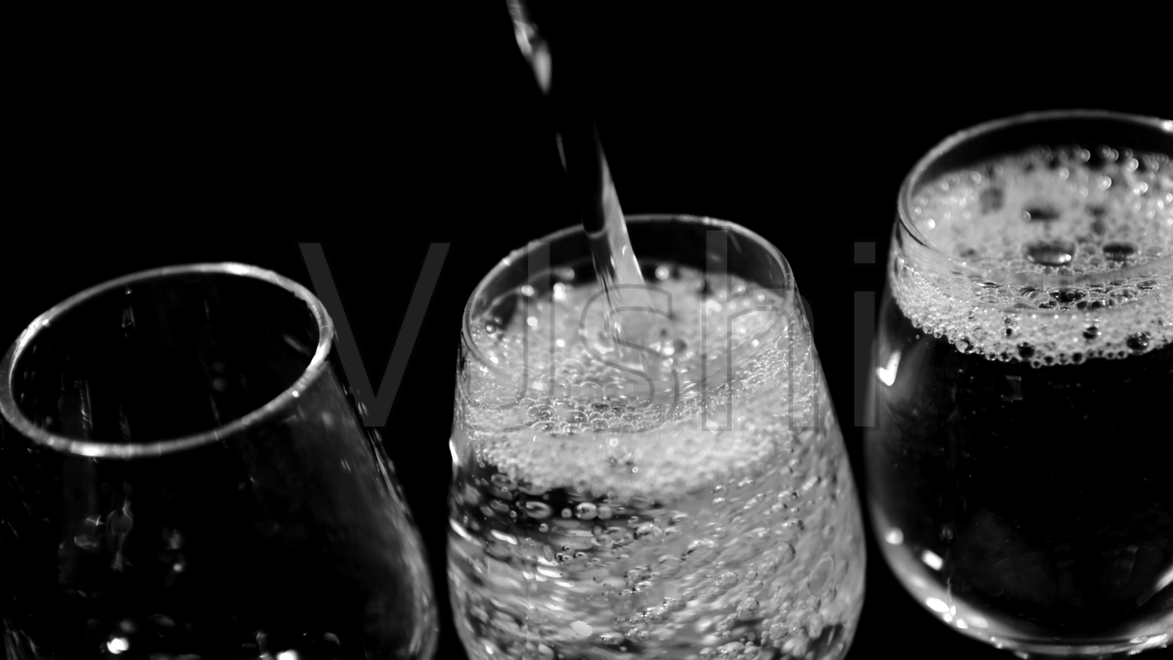 4K白酒酒花窖池酿烤倒酒曲糟倒酒_3840X2160_高清视频素材下载(编号:4197393)_实拍视频