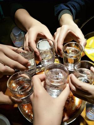 牛栏山二锅头明明是“酒精酒”,为什么在生活中还那么的受欢迎?