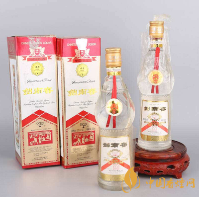 剑南春老酒鉴定真伪的方法分享 剑南春老酒真伪对比图